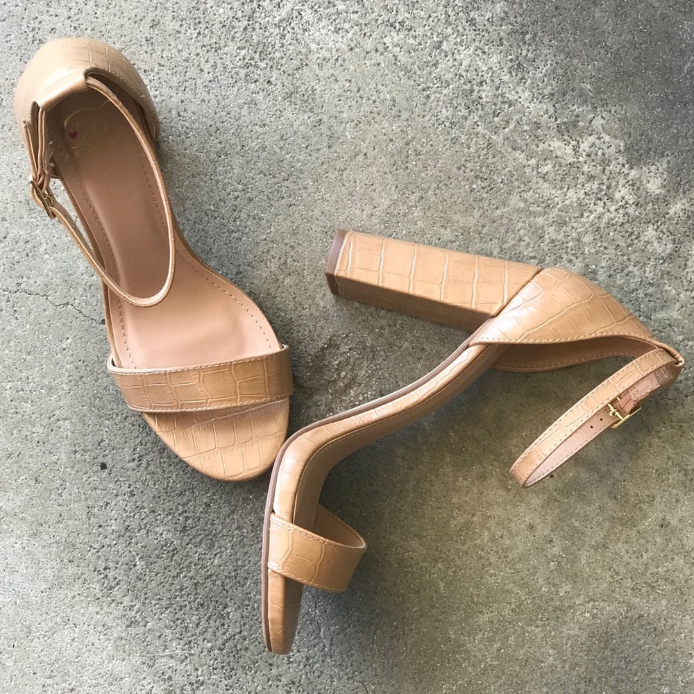 1 Left! Delicious CROC Ankle Strap Heel Sandal 10 - Picture 7 of 8